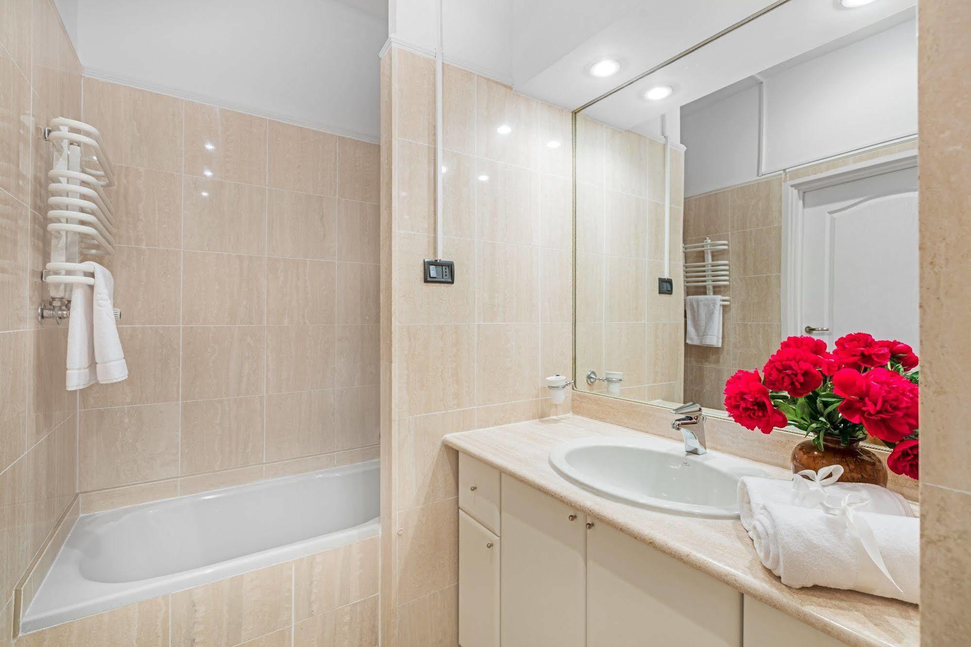 Hotel apartamentowy St. Andrew's Palace Warszawa